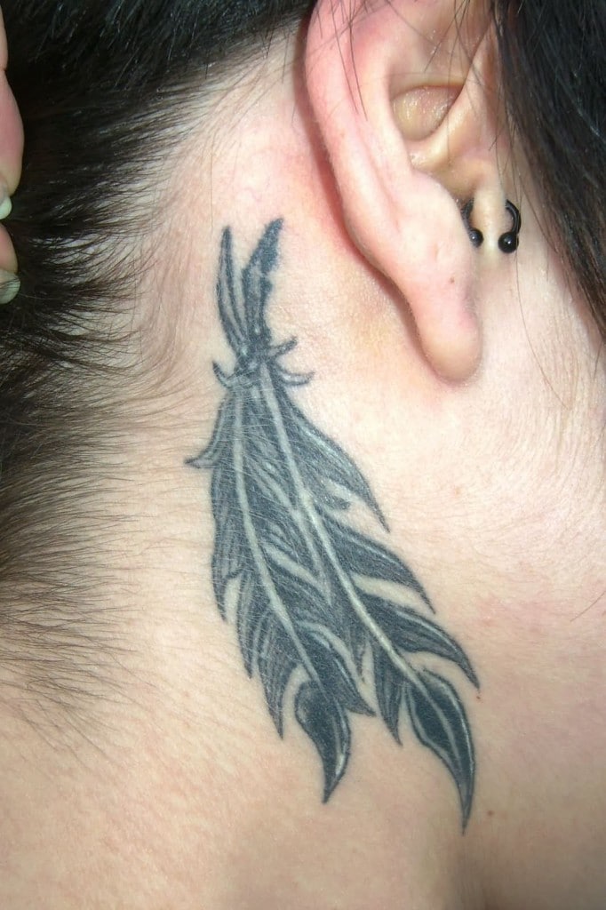 Le tatouage plume, une tendance toute en douceur !4