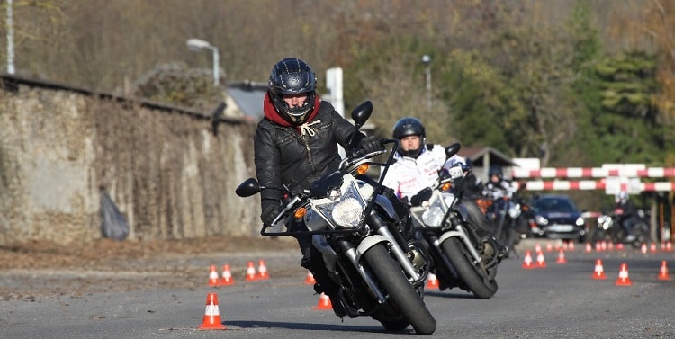 Le permis moto accéléré, un examen intensif et exigeant 1
